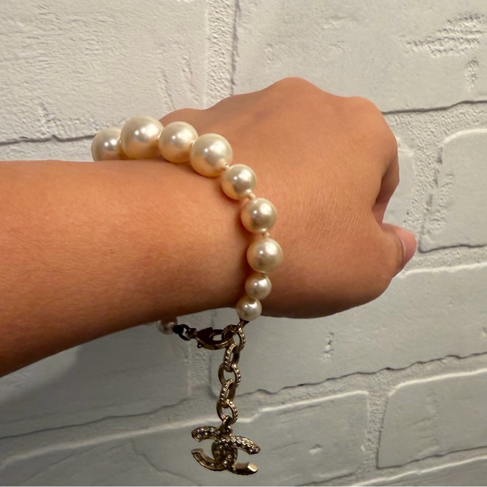 CHANEL Pearl Bracelet with Gold Charm